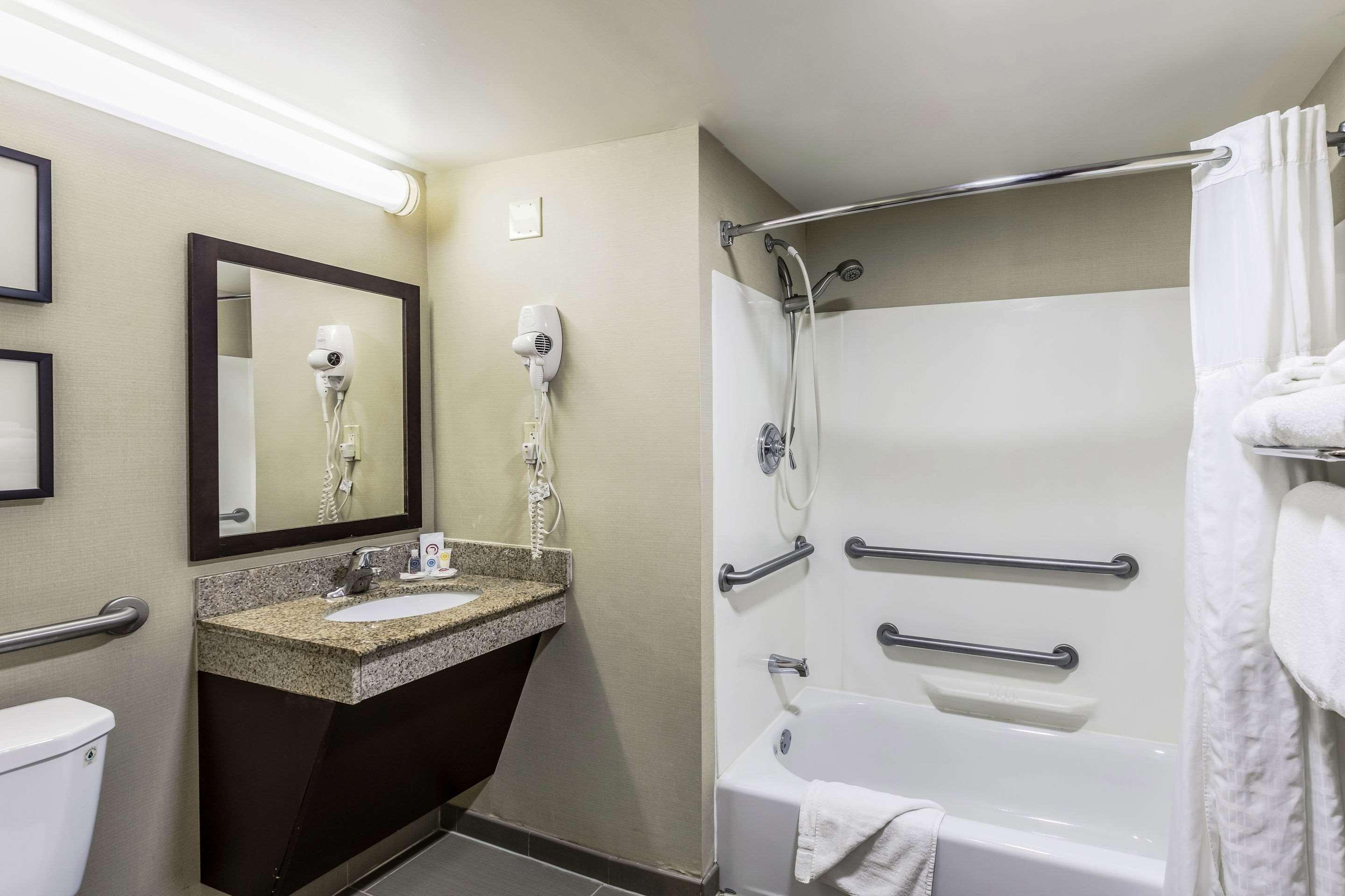 Comfort Inn Medford-Long Island Exterior photo