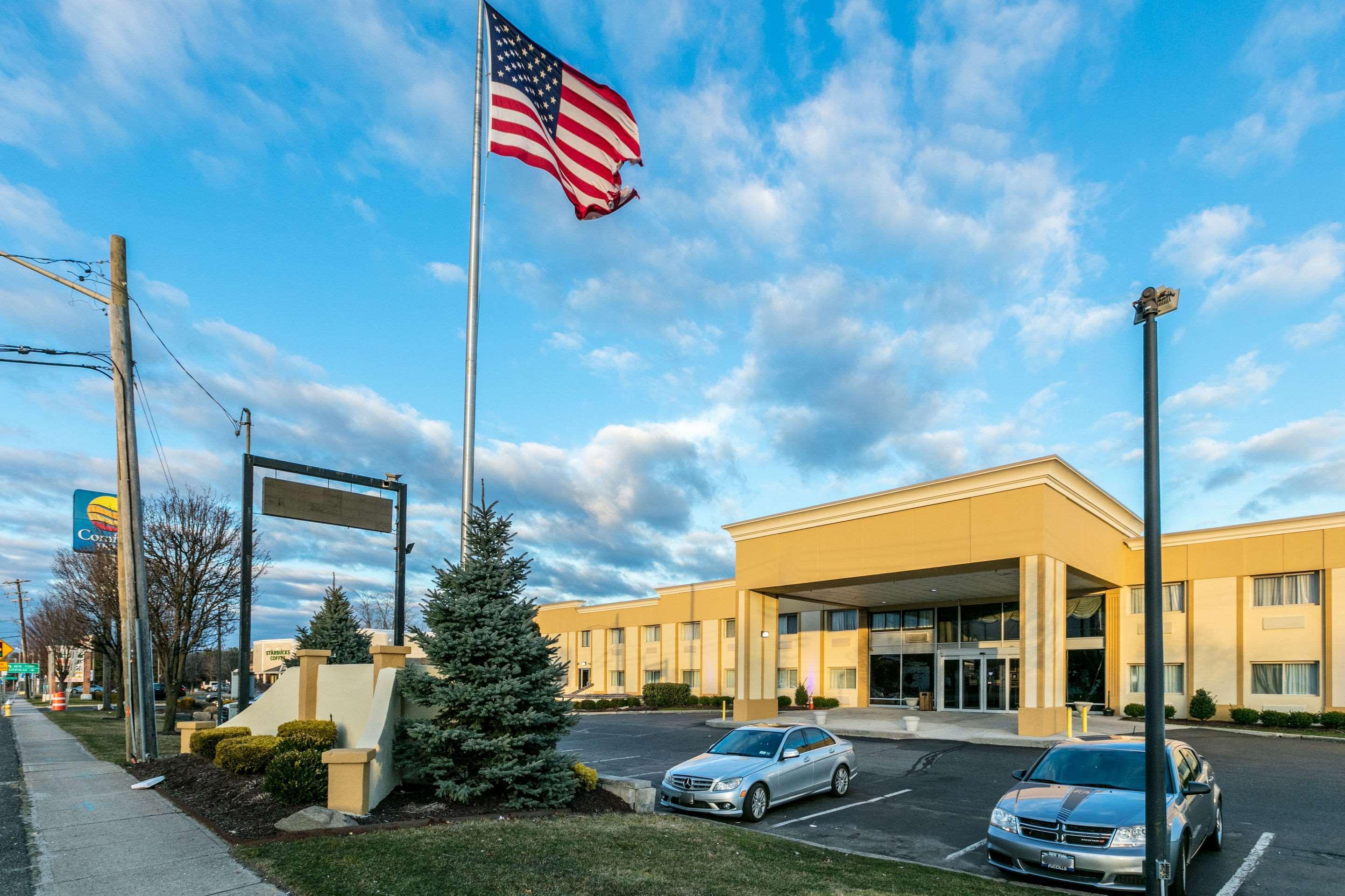 Comfort Inn Medford-Long Island Exterior photo